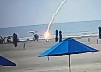 Velika tragedija na plaži usled  udara groma stradala djevojčica (13)