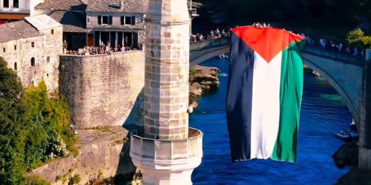 Mostar je uz Palestinu, zastava na Starom mostu VIDEO