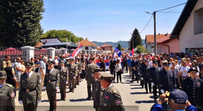 Vojska Srbije marširala i u Bratuncu, Dodik izjavio da ni sljedeći put neće pitati