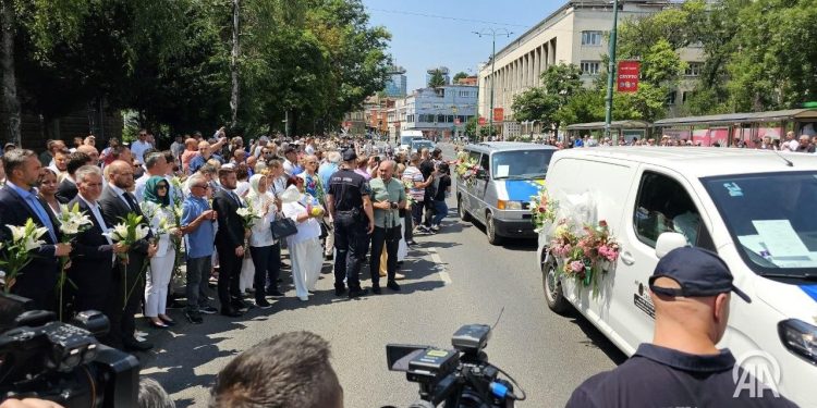 Sarajlije ispratile posmrtne ostatke žrtava genocida u Srebrenici
