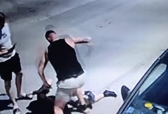 Video snimak napada na Ugljanina, jedan brat tuče drugi snima