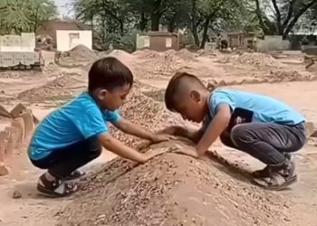 Oni koji su odgovorni stradat će, mališani na mezari roditelja VIDEO