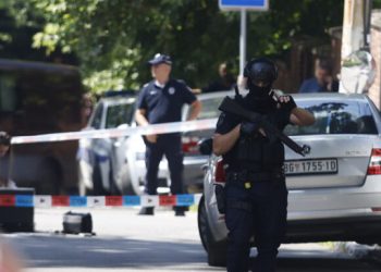 Jedan policajac poginuo drugi ranjen u sinošnjem napadu u Loznici