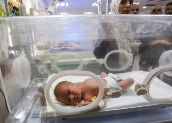 Ogromnim naporima ljekara iz Gaze beba spašena iz stomaka ubijene Palestinke