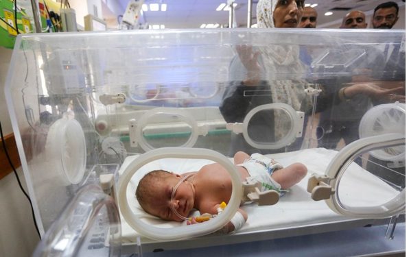 Ogromnim naporima ljekara iz Gaze beba spašena iz stomaka ubijene Palestinke