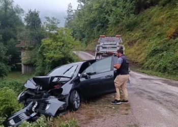 Teška saobraćajna nesreća kod Priboja, zaspao za volanom. 4 osobe povređene