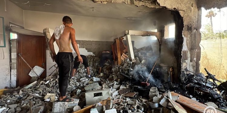Izraelski krvoloci granatirali školu Khadija, ubijeno 15 djece i 8 žena