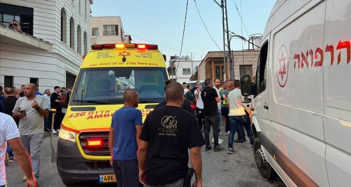 Izrael objavljuje da su  napadnuti i da je stradalo 10 a povređeno 37 osoba