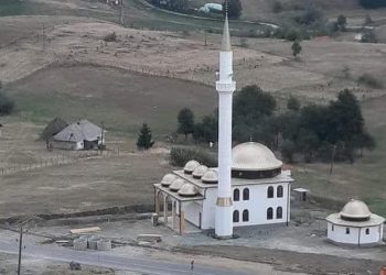 Danas sa džume namaza otvorena džamija u Pešterskom selu Tuzinje