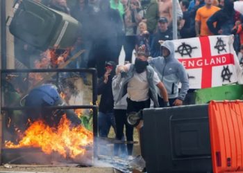Britanac pobio djecu a desničari napadaju muslimane širom Engleske, porast nasilja
