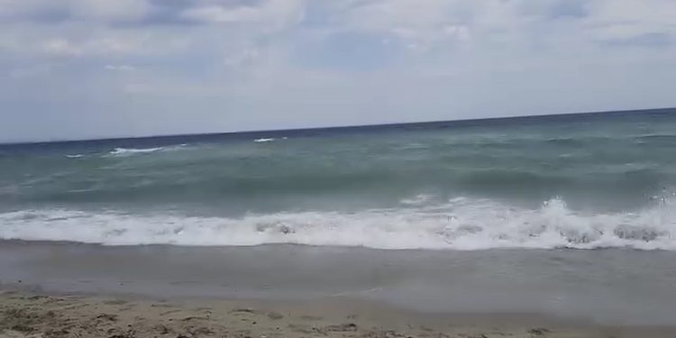 Ulcinj: Spasioci spasili osobu koju su morske struje odvukle 1,5 km od obale