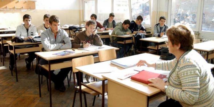 Ministarstvo prosvjete odredilo kalendar za narednu školsku godinu, 4 raspusta i početak