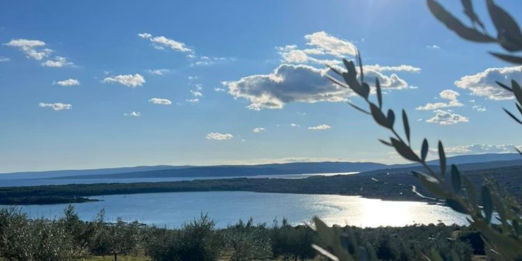 Danas pretežno oblačno, moguće vremenske nepogode. Aktivirana dva meteoalafma