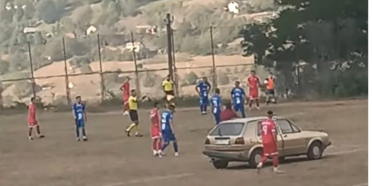 I ovo može da se desi u drugoj ligi, parkirao golfa na centar i prekinuo utakmicu
