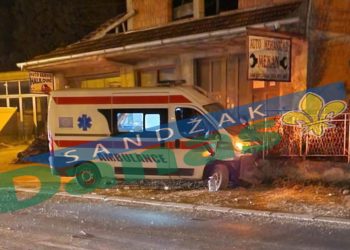 U naselju Selakovac hitna pomoć iz Tutina izazvala udes, troje povređenih