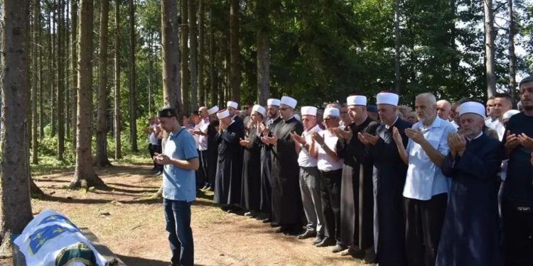 U Bužimu klanjana dženaza Sebili Dizdarević, majci trojici šehida