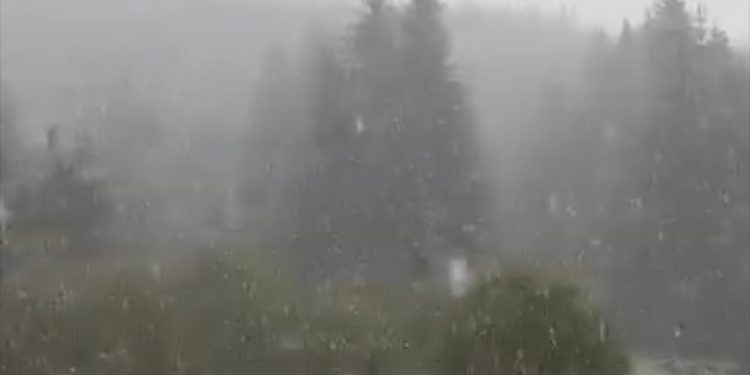 Danas veom hladno, na planinama pada prvi snijeg