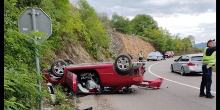 Teška saobraćajna nezgoda kod Novog Pazara, žena prevrnula auto na krov