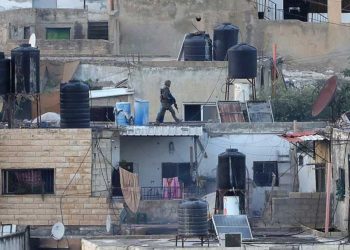 Cionisti bacaju tijela ubijenih Palestinaca sa krova zgrade
