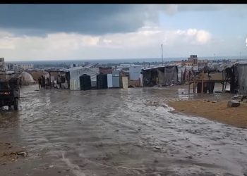 Teška  stvarnost raseljenih Palestinaca u Khan Yunisu, kiša i hladno vrijeme dodatno otežalo život