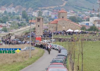 Tragičan Ispraćaj: Sahrana Porodice Lazović u Novom Pazaru. U Pazaru dan žalosti u Kraljevu koncert Karleuše