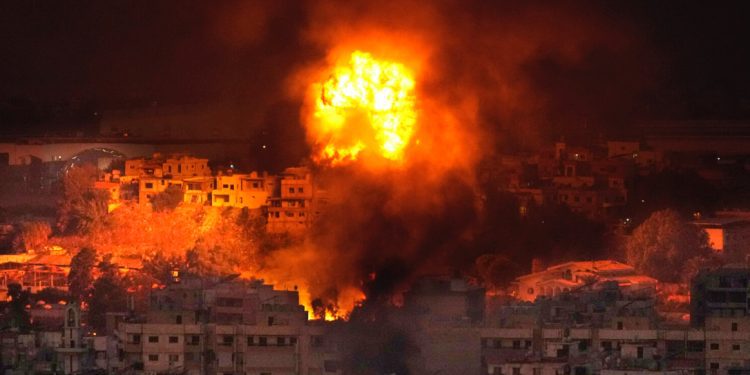 izraelski okupatori započeli kopnenu  invaziju na Liban, a tokom noći vazdušne napade na Bejrut