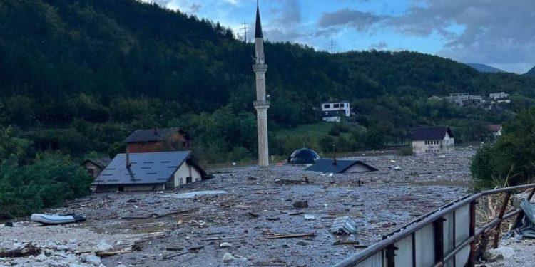 Apokaliptične slike u BiH, ima poginulih i povređenih. Džamija u Jablanici potopljena