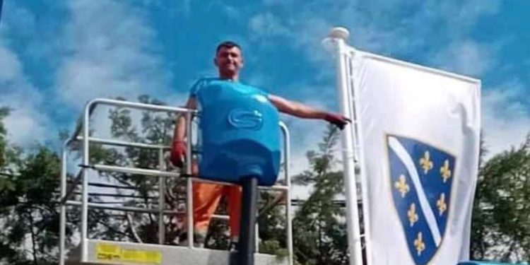 Ovo je heroj Ernad Begović, spasio sa ocem komšije koji se davili u bujici pa se i sam udavio