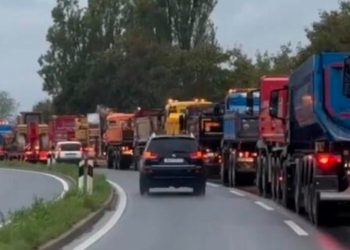 Fehim Selek poslao 30 kamiona i bagera pomoći ugroženim područjima u BiH