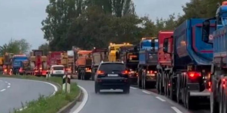 Fehim Selek poslao 30 kamiona i bagera pomoći ugroženim područjima u BiH