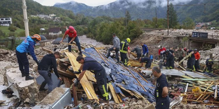 Herojski napori spasitelja u Donjoj Jablanici: Pronađen dječak ispod ruševina