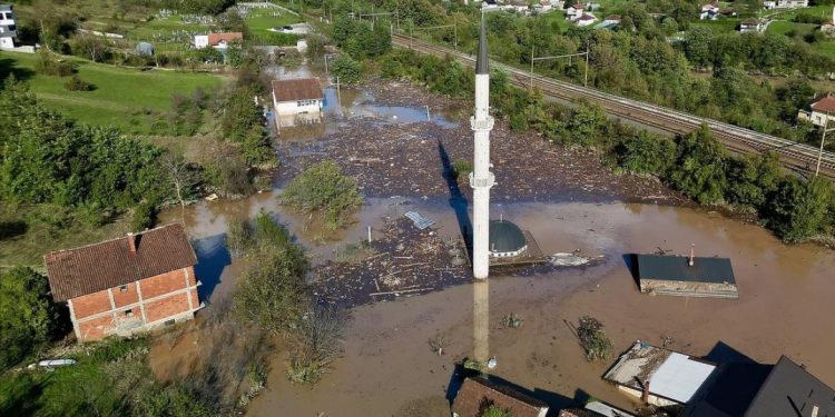 Jednog preživjelog pronašli spasioci iz Hrvatske koji pomažu u okolini Jablanice