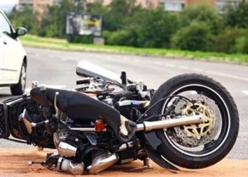 Divljaštvo na ulicama Rožaja, mladić ukrao motor pa napravio lančani sudar i napao policajca