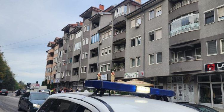 Novi Pazar: Dvogodišnje dijete palo sa četvrtog sprata, u teškom stanju prebačeno u bolnicu