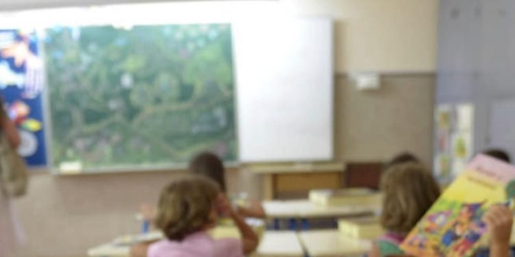 Prosvetari od 14. oktobra u “bijelom štrajku”, upisivaće samo petice