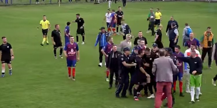 Incident na utakmici Vojvođanske lige: Masovna tuča šokirala publiku- 10 crvenih kartona