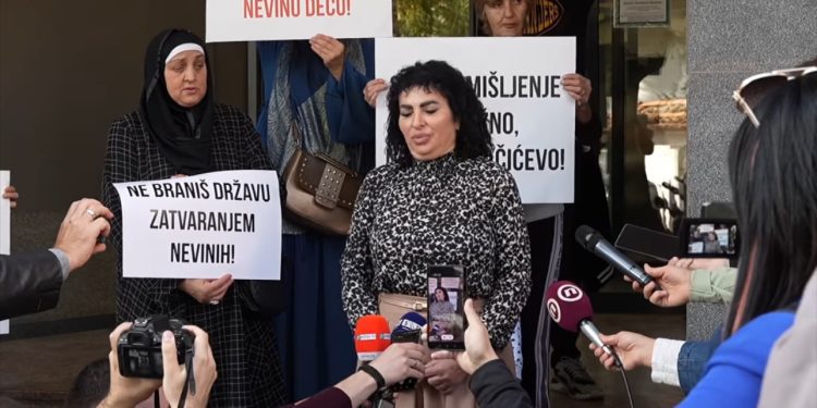 Novi Pazar: Protest roditelja uhapsenih mladića