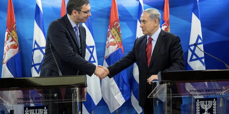 Srbija i izvoz oružja u Izrael: Licemjerstvo Vučića za spas režima