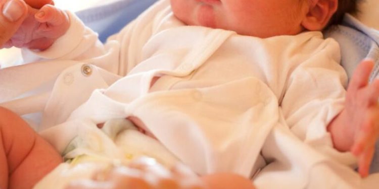 Povećanje slučajeva smrtnosti djece od velikog kašlja u Srbiji, još beba umrla