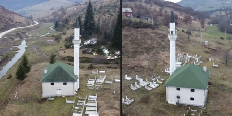 Džamija u selu Šaronje, nedaleko od Tutina