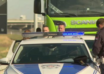 Tragična saobraćajna nesreća: Dvoje poginulih u sudaru kamiona i automobila, dvogodišnje dijete