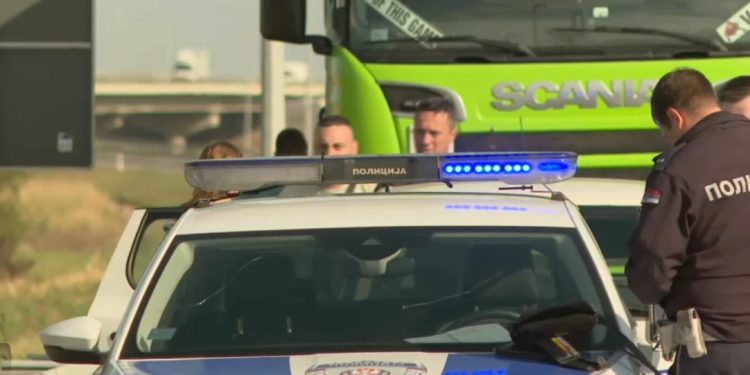 Tragična saobraćajna nesreća: Dvoje poginulih u sudaru kamiona i automobila, dvogodišnje dijete