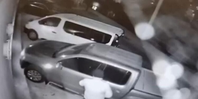 Krađa automobila sa parkinga Rožajske policije: Nadzorne kamere zabilježile sve