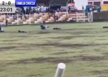 Nekoliko fudbalera Perua se prvrnulo usled udara groma VIDEO