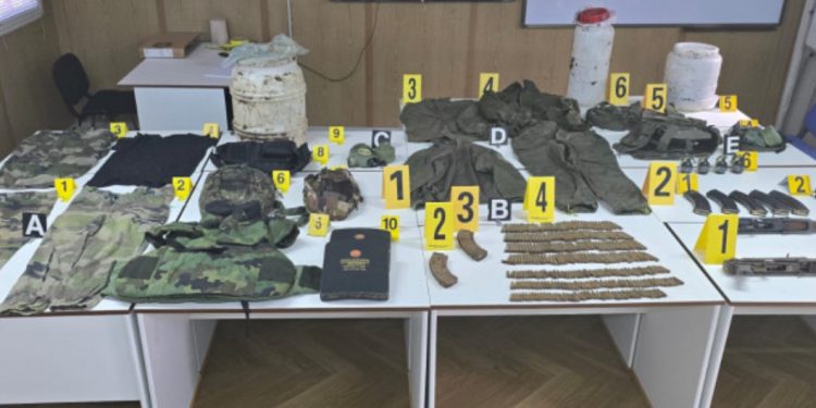 Oduzimanje oružja i vojne opreme u Zvečanu: Policijska akcija protiv ilegalnog naoružavanja