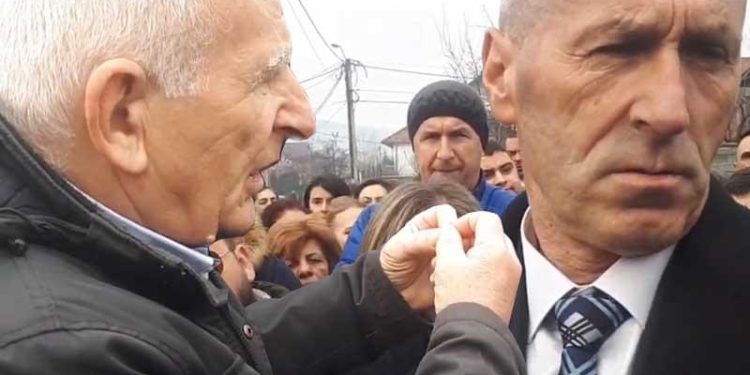 Direktor OŠ Avdo Međedović udario bivšeg direktora koji je završio u bolnici