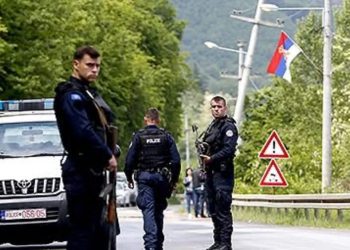 Kosovska policija uhapsila tri osobe koje su tokom proslave ispred manastira napisali “Kosovo je Srbija”