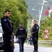 Kosovska policija uhapsila tri osobe koje su tokom proslave ispred manastira napisali “Kosovo je Srbija”