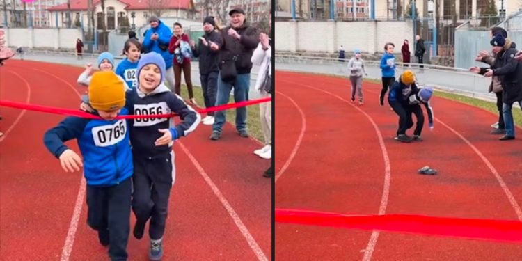 Dirljiva dječija trka, jedan uvrnuo nogu drugi ga preveo preko cilja VIDEO