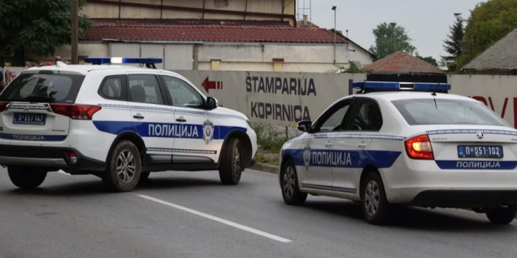 Filmski zaplet pri rutinskoj saobraćajnoj kontroli: Stariji vozač uhapšen zbog marihuanu